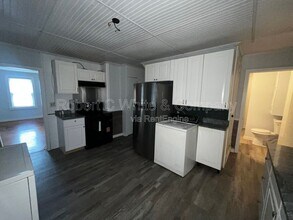 98 N Grand St in Suffield, CT - Building Photo - Building Photo