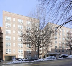 14343 41st Ave in Flushing, NY - Foto de edificio - Building Photo