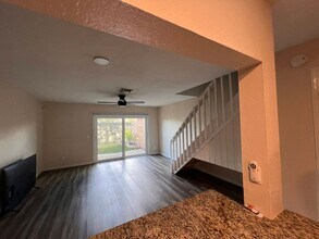 16543 Lake Brigadoon Cir in Tampa, FL - Foto de edificio - Building Photo