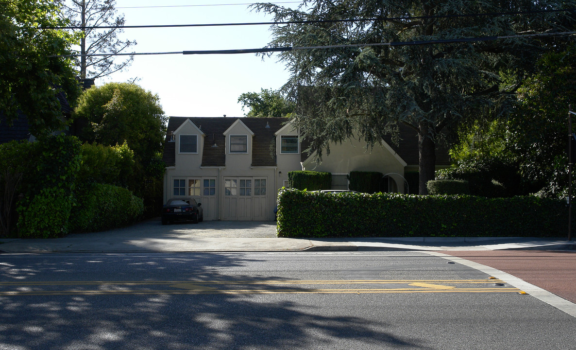 975-979 Santa Cruz Ave in Menlo Park, CA - Building Photo