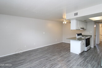 3004 E Waltann Ln in Phoenix, AZ - Building Photo - Building Photo