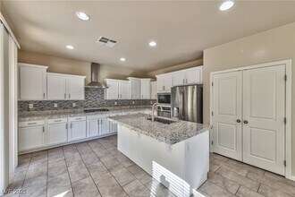 837 Bogey Fairway Ct in Las Vegas, NV - Building Photo - Building Photo