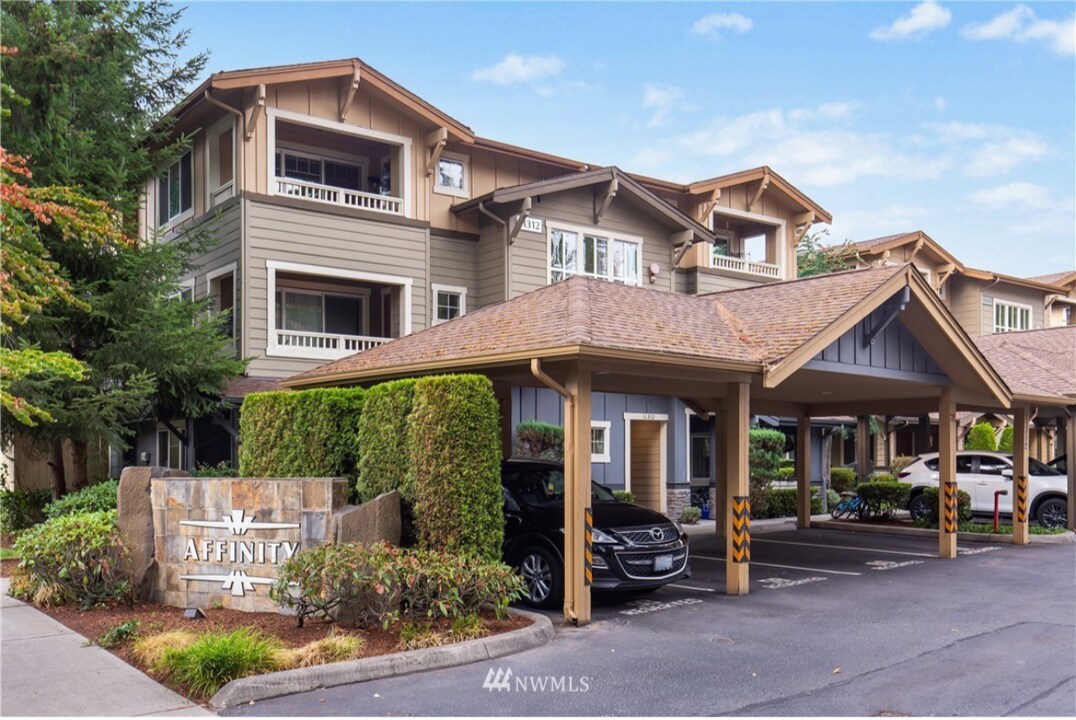 11312 124th Ave NE in Kirkland, WA - Building Photo