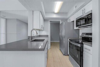 5780 Rock Island Rd in Tamarac, FL - Foto de edificio - Building Photo