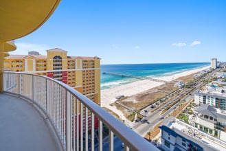 15928 Front Beach Rd in Panama City Beach, FL - Foto de edificio - Building Photo