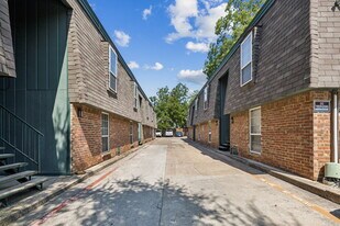 Junius Place Apartments in Dallas, TX - Building Photo