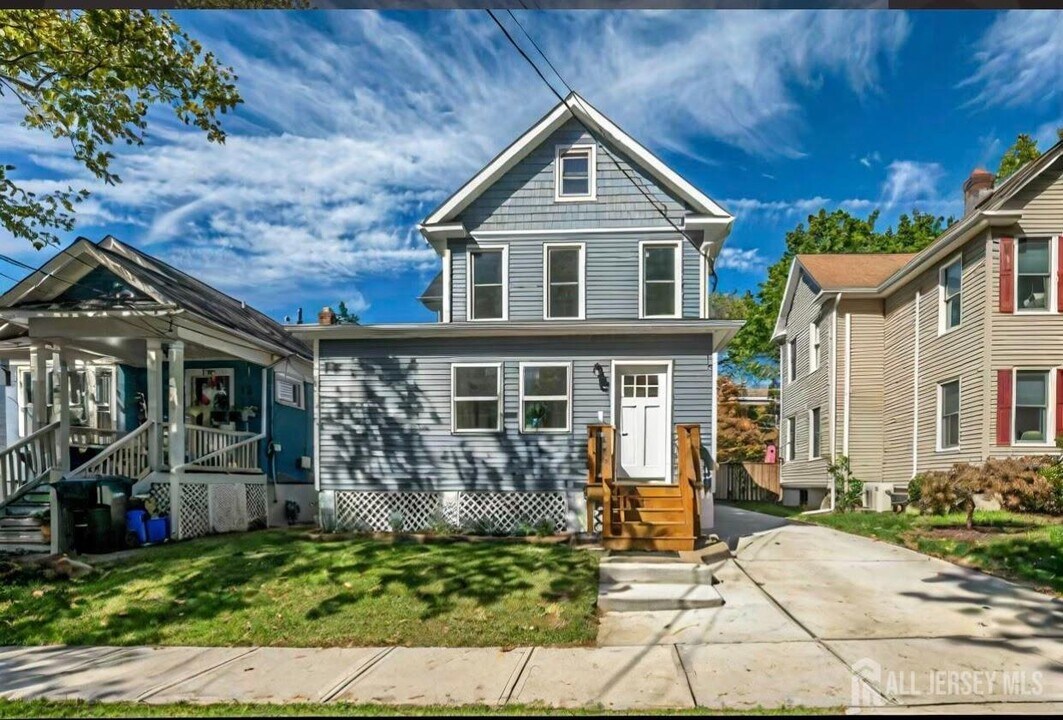 307 Wayne St in Highland Park, NJ - Building Photo