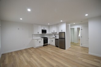12245 Chandler Blvd, Unit 113 in Los Angeles, CA - Foto de edificio - Building Photo