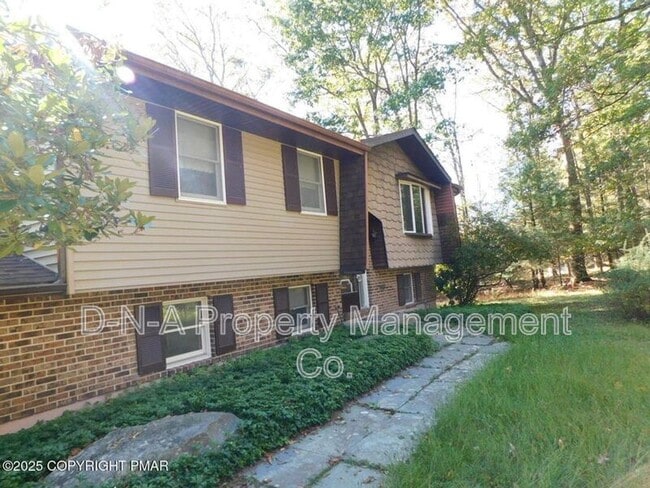 1134 Scotrun Dr in Scotrun, PA - Building Photo - Building Photo