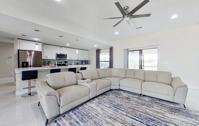 706 SW 15th St in Cape Coral, FL - Building Photo - Building Photo