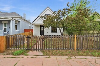 3216 Curtis Street in Denver, CO - Building Photo - Building Photo