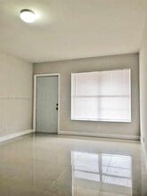 7650 SW 10th Ct in North Lauderdale, FL - Building Photo - Building Photo