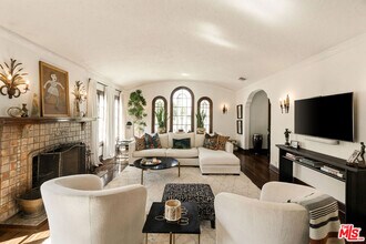 144 S Orange Dr in Los Angeles, CA - Building Photo - Building Photo