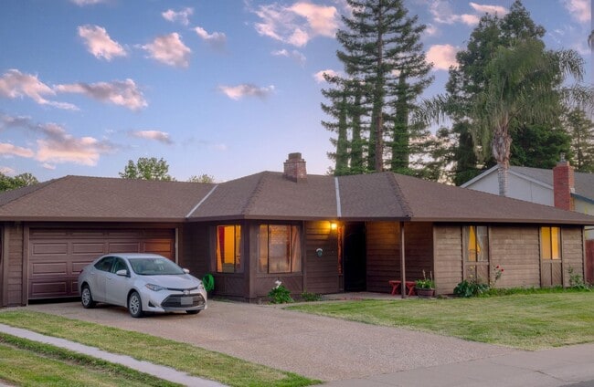 property at 1922 Elliott Dr