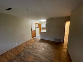 708 S Malcolm Ave in Chanute, KS - Building Photo - Building Photo