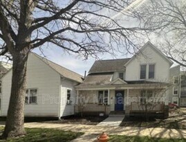 207 E Clark St in Champaign, IL - Building Photo