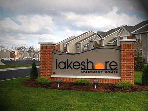 Lakeshore Apartments in Evansville, IN - Foto de edificio - Building Photo