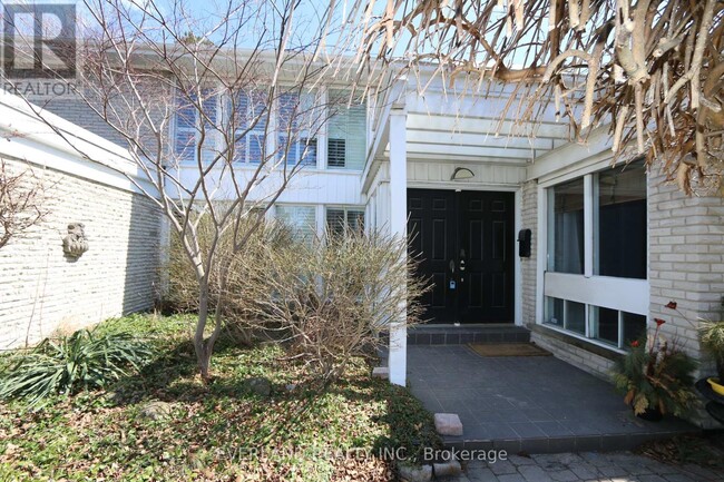 18 Silvergrove Rd in Toronto, ON - Building Photo - Building Photo