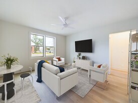 2 E Sunset Ave in Pensacola, FL - Building Photo