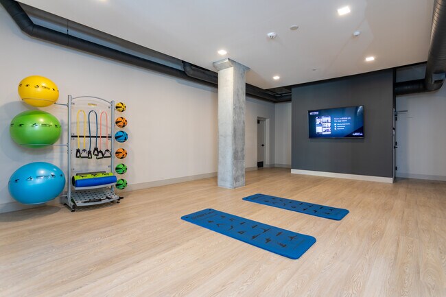 The Easton in Milwaukee, WI - Building Photo - Interior Photo