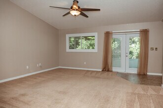 1319 Jefferyscot Dr in Crestview, FL - Foto de edificio - Building Photo