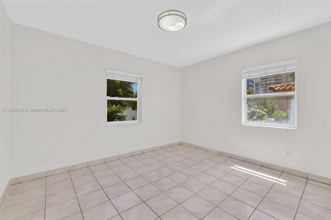 3760 SW 27th St in Miami, FL - Building Photo - Building Photo