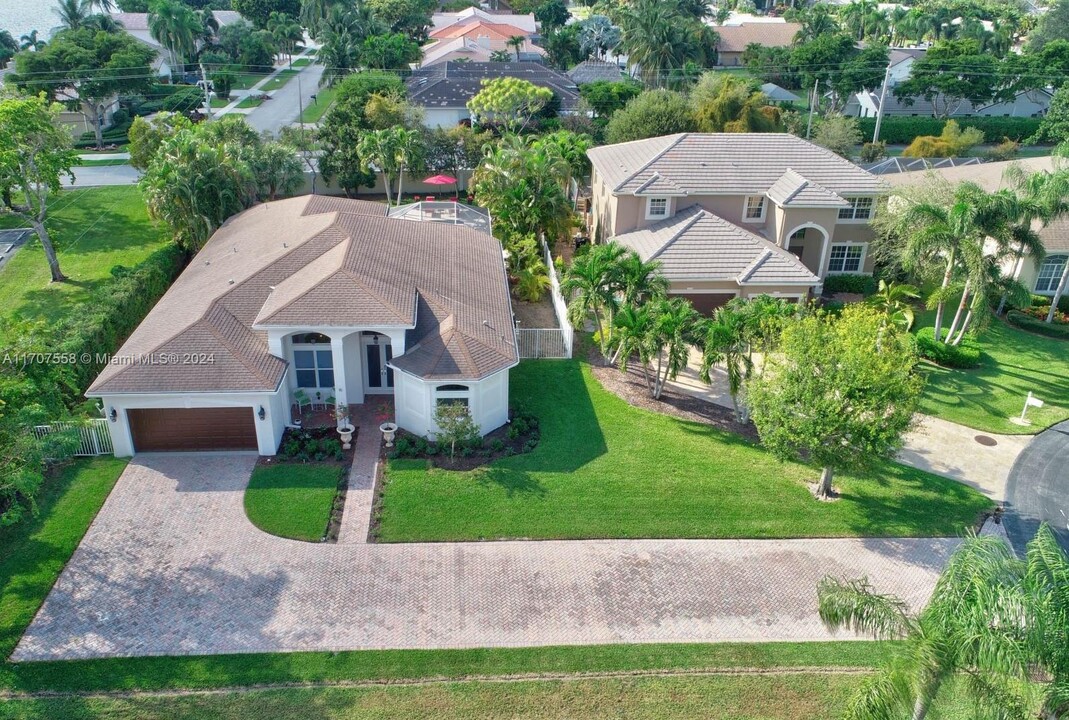 18 Lake Eden Dr in Boynton Beach, FL - Building Photo