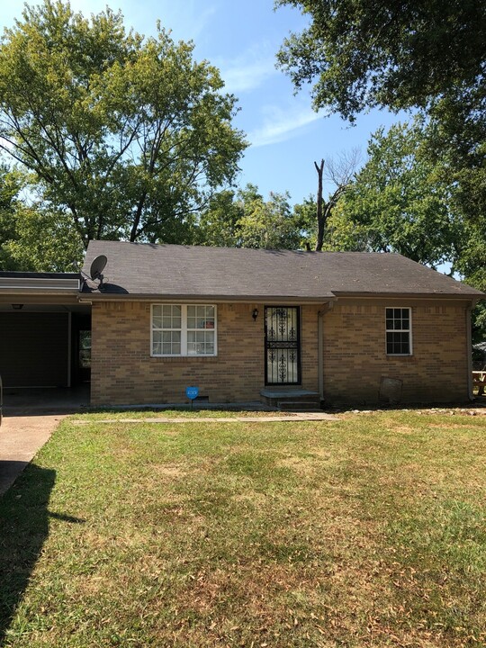 1021 N Lafayette Ave in Brownsville, TN - Building Photo