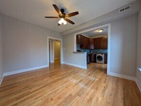 3523 N Racine Ave, Unit #3523-E1 in Chicago, IL - Building Photo - Building Photo