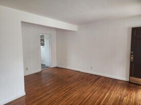 2 Springwood Cir in Hyde Park, NY - Building Photo