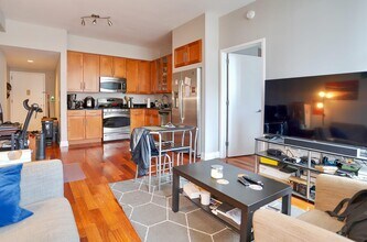 389 Washington St in Jersey City, NJ - Building Photo - Building Photo