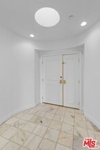 121 N Almont Dr in Beverly Hills, CA - Building Photo - Building Photo