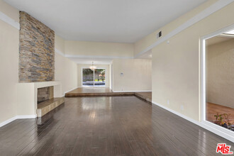 26572 Academy Dr in Palos Verdes Peninsula, CA - Foto de edificio - Building Photo