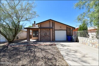 2629 Lake Victoria Dr in El Paso, TX - Building Photo - Building Photo