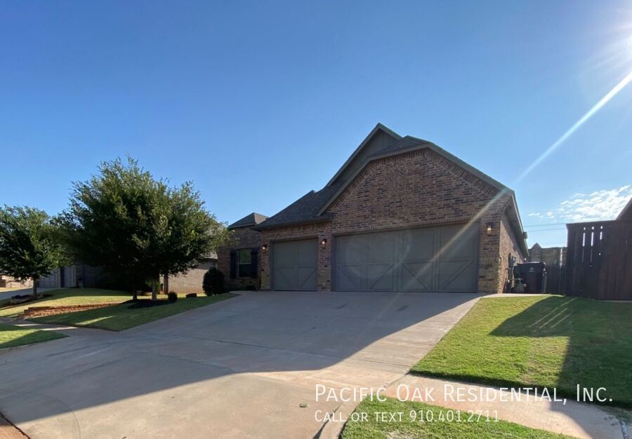 14808 Avignon Ln in Yukon, OK - Foto de edificio