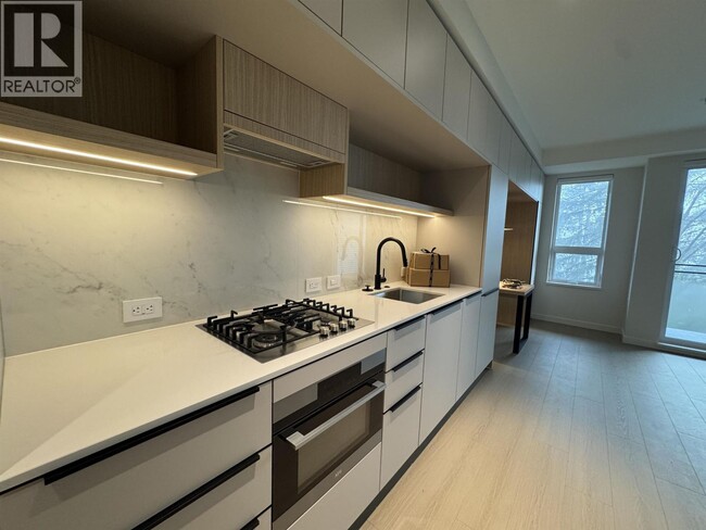 125 Albert St in Port Moody, BC - Building Photo - Building Photo