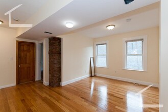 37 Brackett St, Unit 3 in Boston, MA - Building Photo - Building Photo