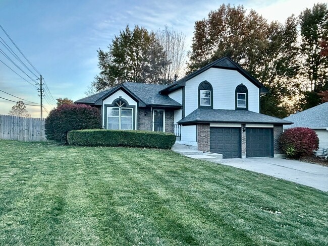 1001 SW Twin Creek Dr