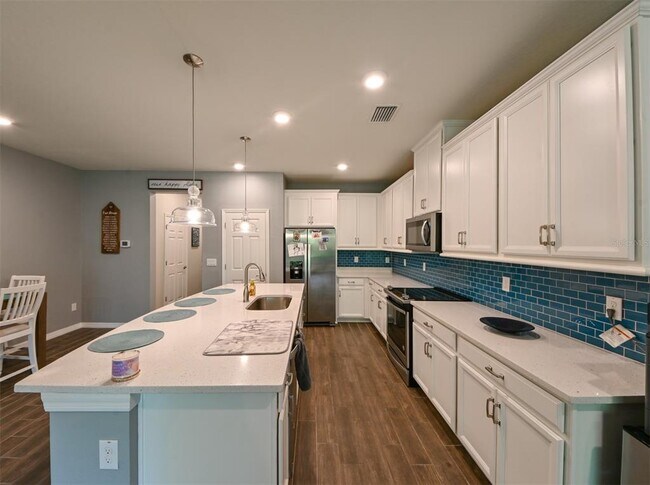 2876 Grand Kemerton Pl in Tampa, FL - Building Photo - Building Photo