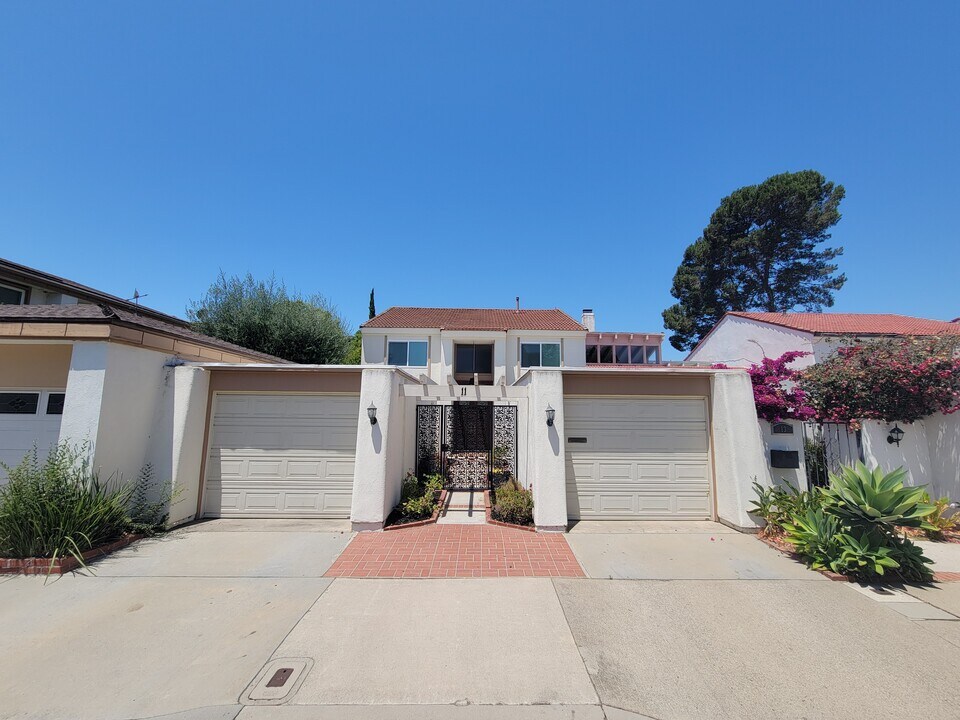 11 Meadowsweet Way in Irvine, CA - Building Photo