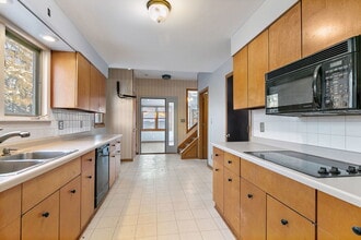 126 Park Ave in Dekalb, IL - Building Photo - Building Photo