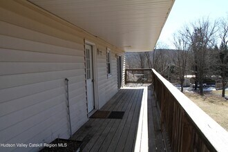 11 John Taylor Dr in Rosendale, NY - Building Photo - Building Photo