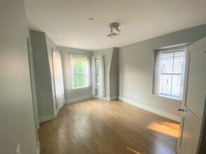 15 Boardman St, Unit 2 in Cambridge, MA - Foto de edificio - Building Photo