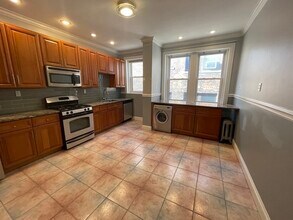 25 Stearns Rd, Unit 4 in Brookline, MA - Building Photo - Building Photo
