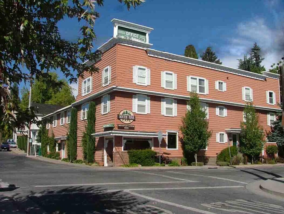 102 Richardson St-Unit -1 in Grass Valley, CA - Building Photo