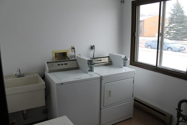 506 Jefferson St in Vermillion, SD - Building Photo - Building Photo