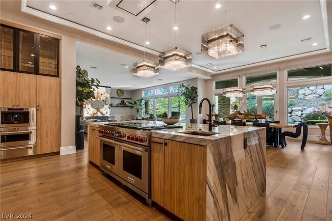 property at 5 Wood Creek Ct