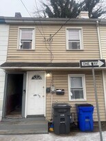 356 1/2 Apple St in Pottstown, PA - Building Photo