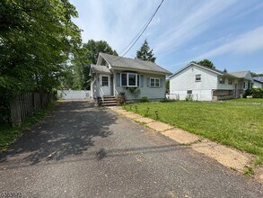 636 Linden Ave in Rahway, NJ - Building Photo - Building Photo
