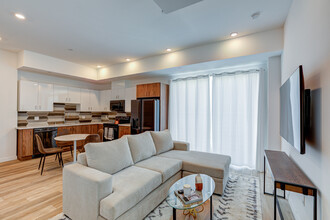 252 Hoover in Los Angeles, CA - Building Photo - Building Photo